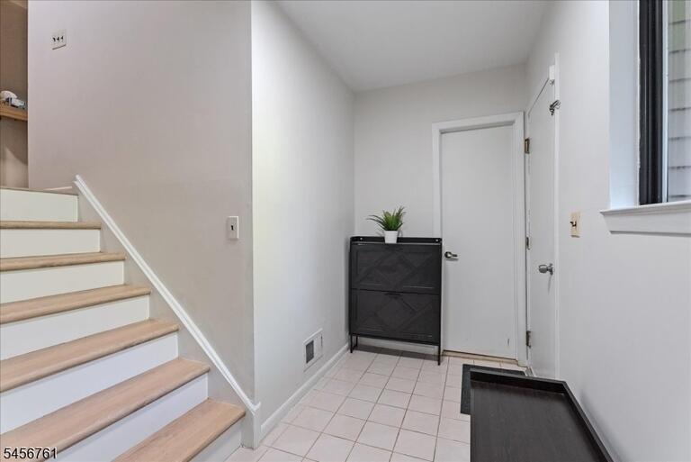 Property listing MLS 4049346 photo 5