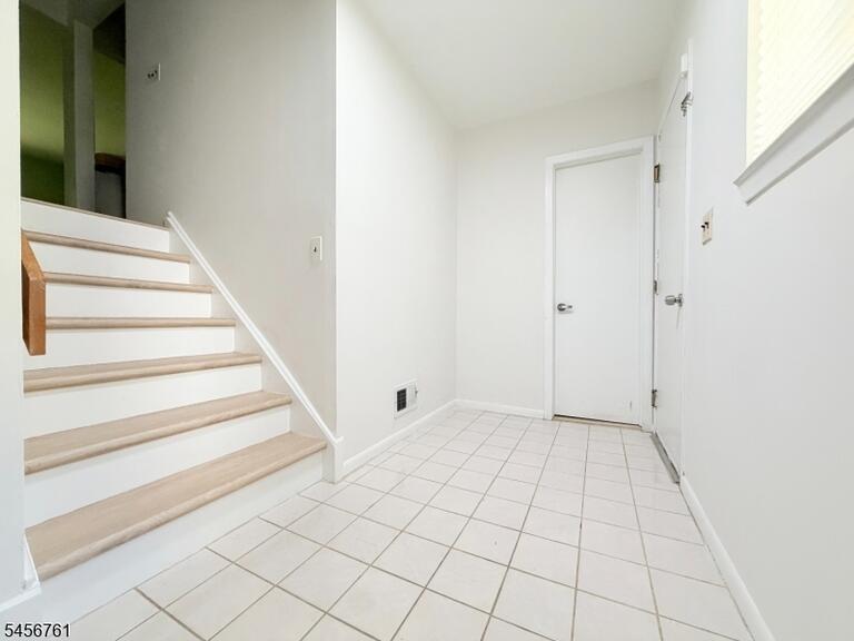 Property listing MLS 4049346 photo 6