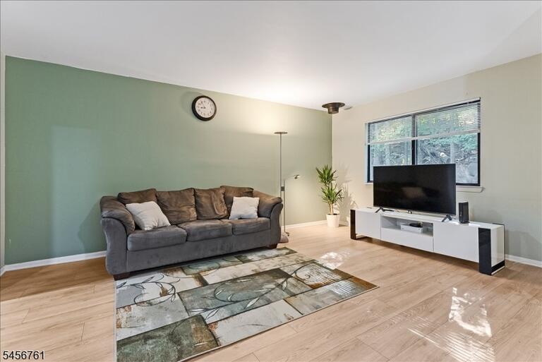 Property listing MLS 4049346 photo 7