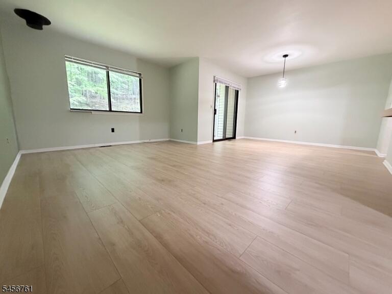 Property listing MLS 4049346 photo 8