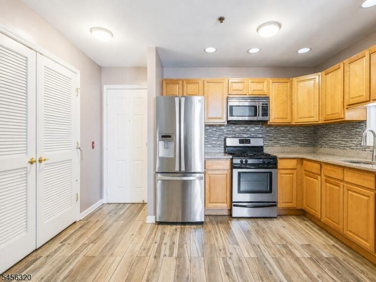 Property listing MLS 4049384 photo 3
