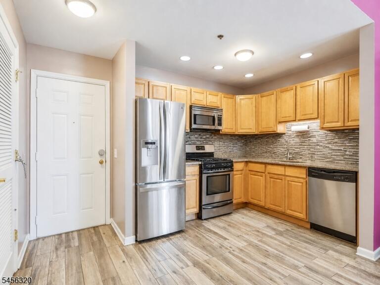 Property listing MLS 4049384 photo 4