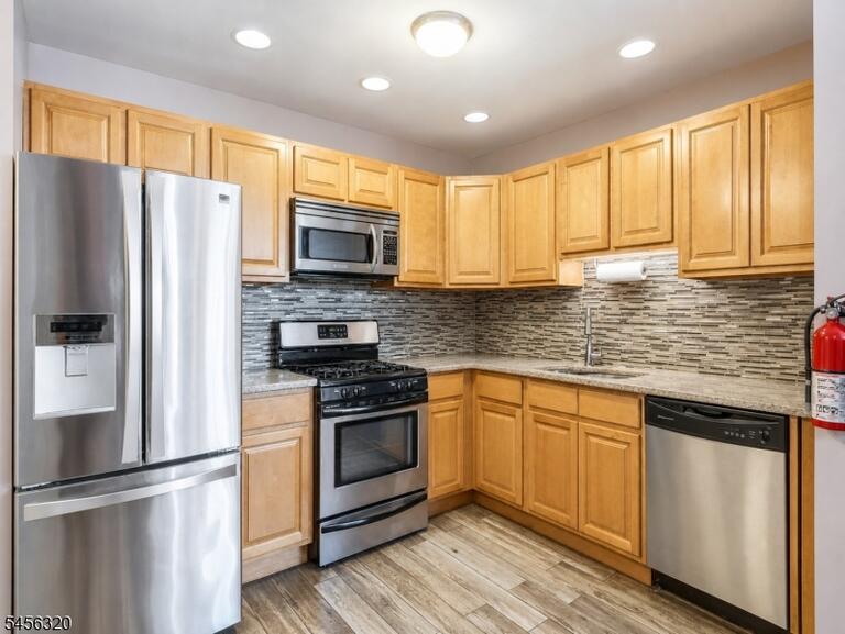 Property listing MLS 4049384 photo 5