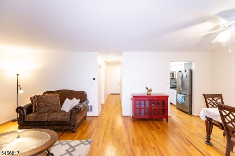 Property listing MLS 4049399 photo 4