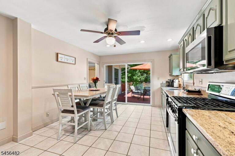 Property listing MLS 4049400 photo 10