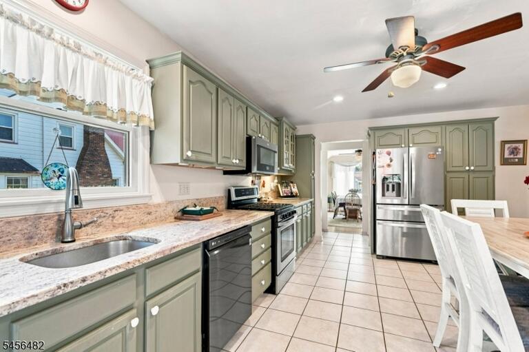 Property listing MLS 4049400 photo 11