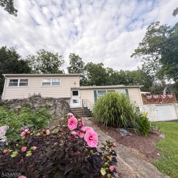 Property listing MLS 4049471 photo 2