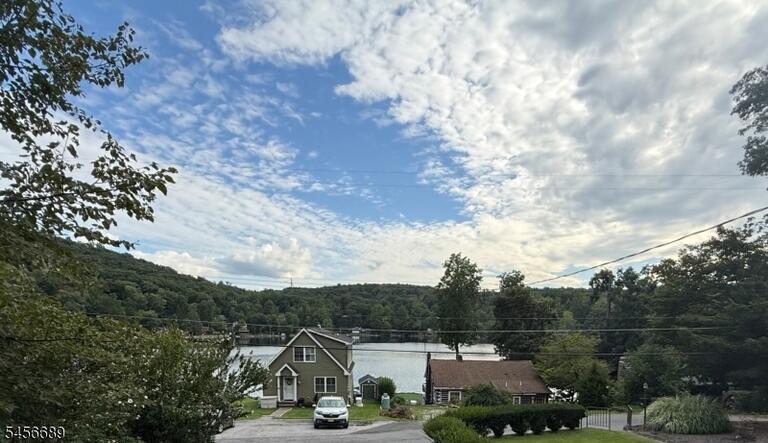 Property listing MLS 4049471 photo 4