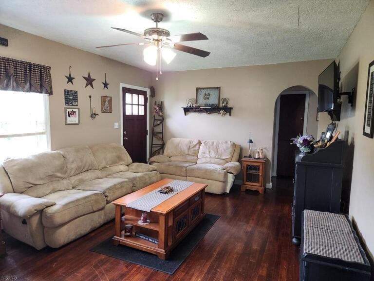 Property listing MLS 4049496 photo 3