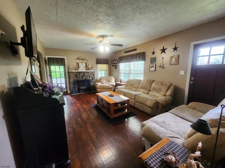 Property listing MLS 4049496 photo 5