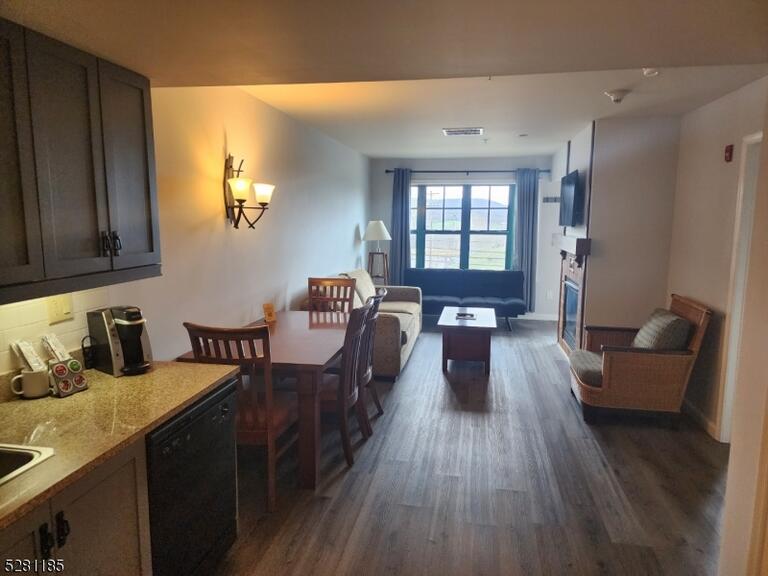 Property listing MLS 4049501 photo 2