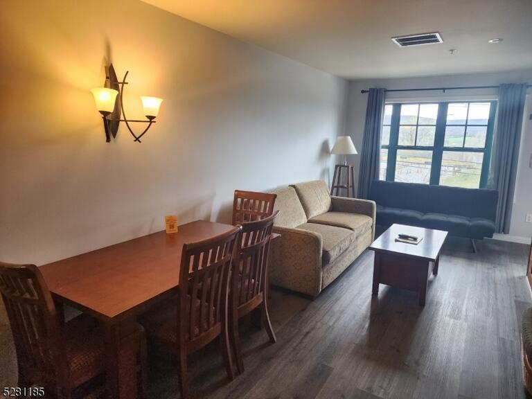 Property listing MLS 4049501 photo 3