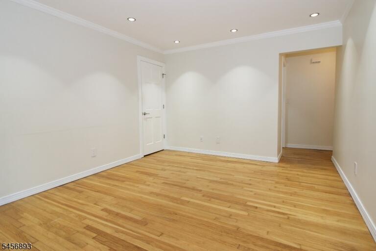 Property listing MLS 4049506 photo 10