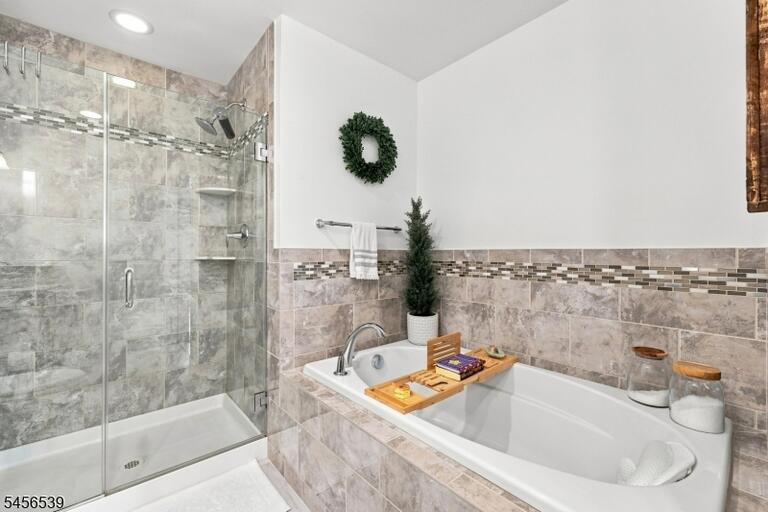 Property listing MLS 4049515 photo 29