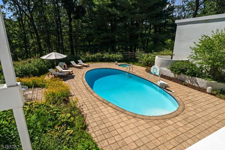 Property listing MLS 4049542 photo 27