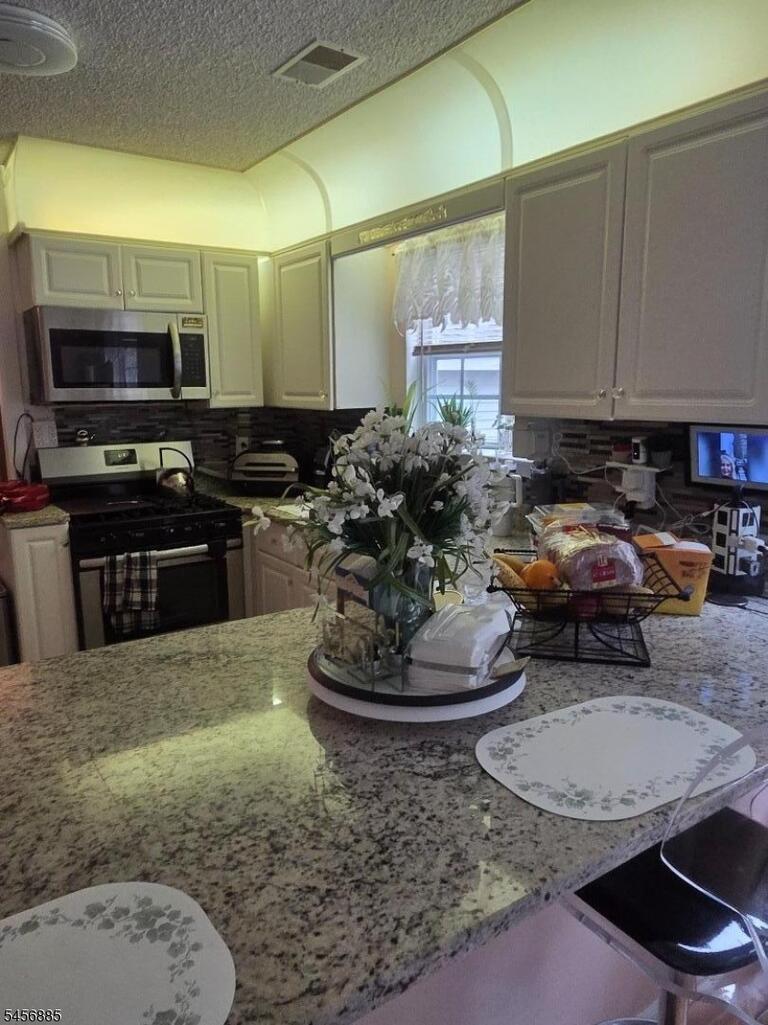 Property listing MLS 4049544 photo 9
