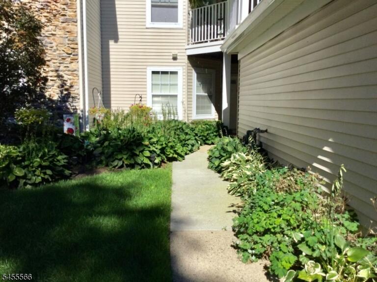 Property listing MLS 4049551 photo 2