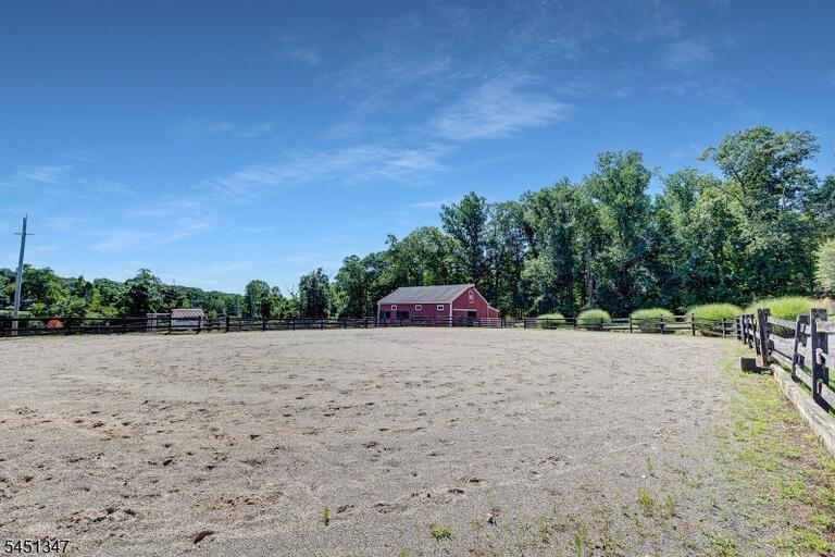 Property listing MLS 4049582 photo 22