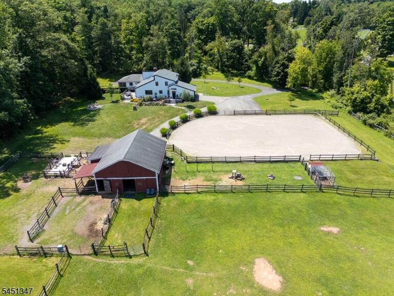 Property listing MLS 4049582 photo 3