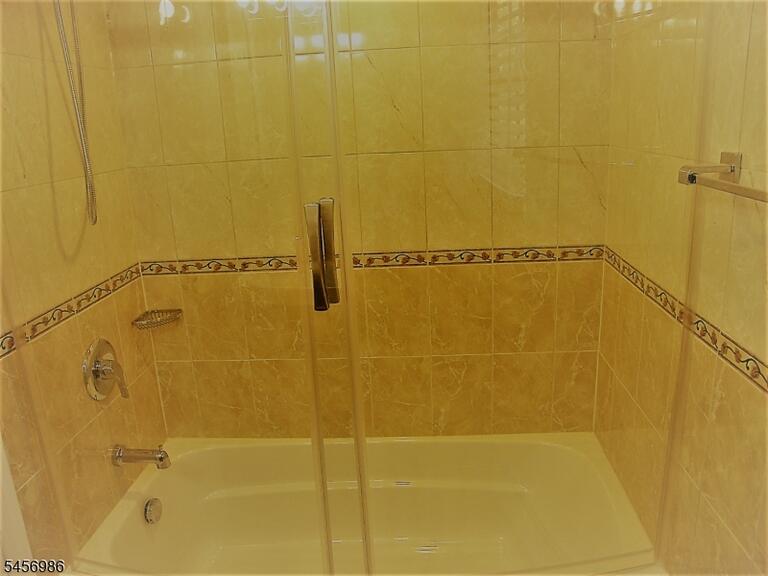 Property listing MLS 4049588 photo 15