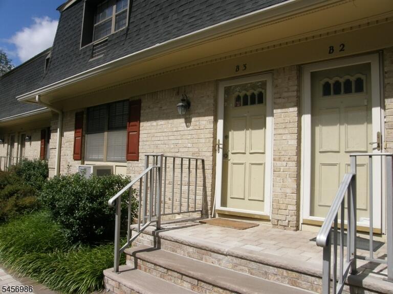 Property listing MLS 4049588 photo 2