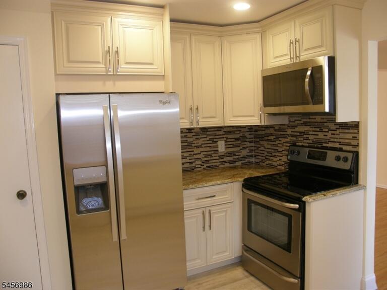 Property listing MLS 4049588 photo 7