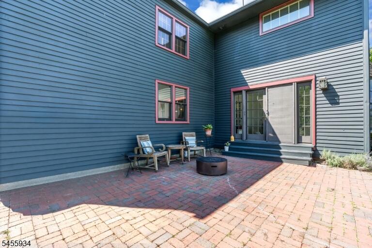 Property listing MLS 4049589 photo 33