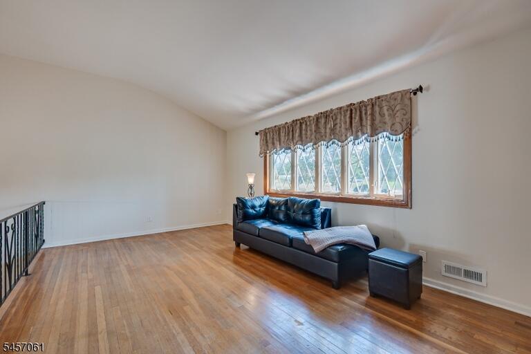 Property listing MLS 4049600 photo 3