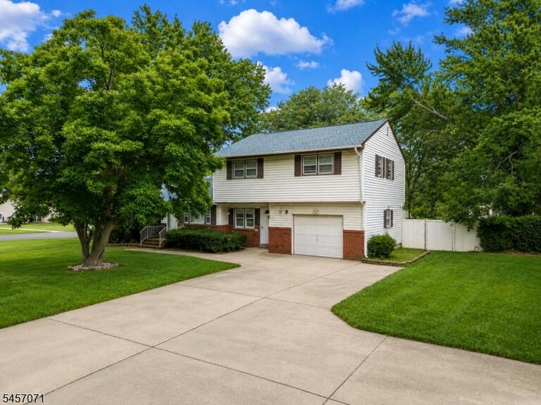 Property listing MLS 4049605 photo 1
