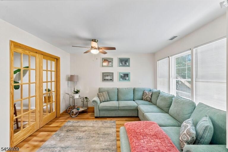 Property listing MLS 4049664 photo 16