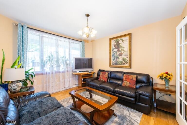 Property listing MLS 4049696 photo 4