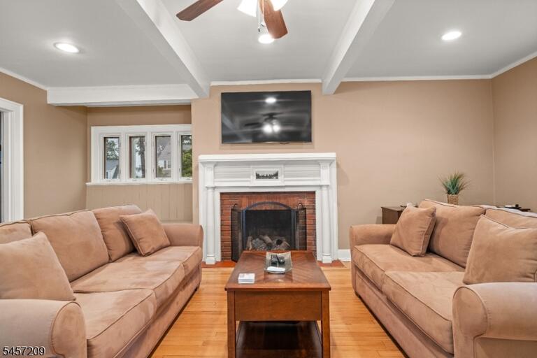 Property listing MLS 4049700 photo 5