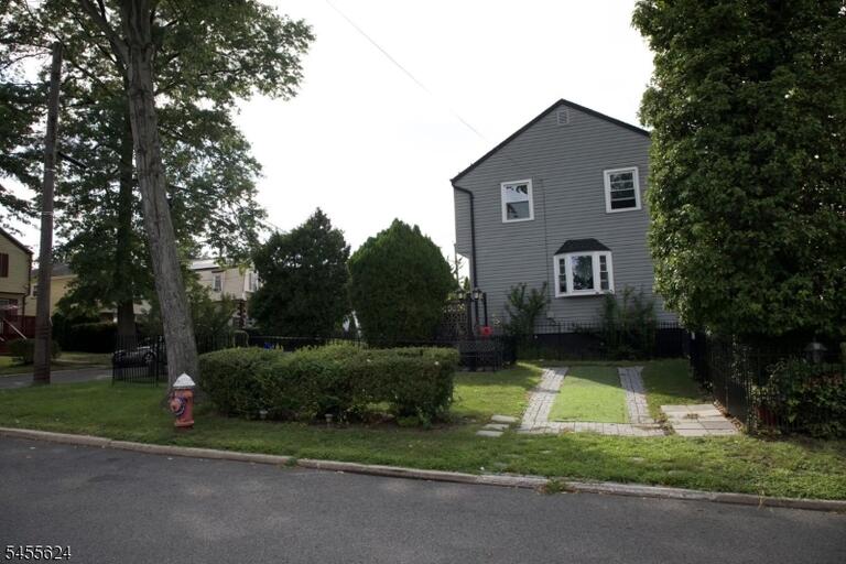 Property listing MLS 4049712 photo 3