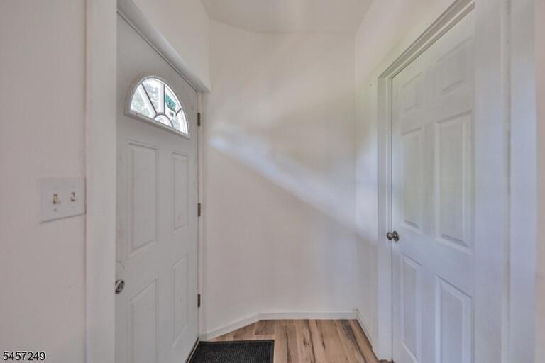 Property listing MLS 4049718 photo 3