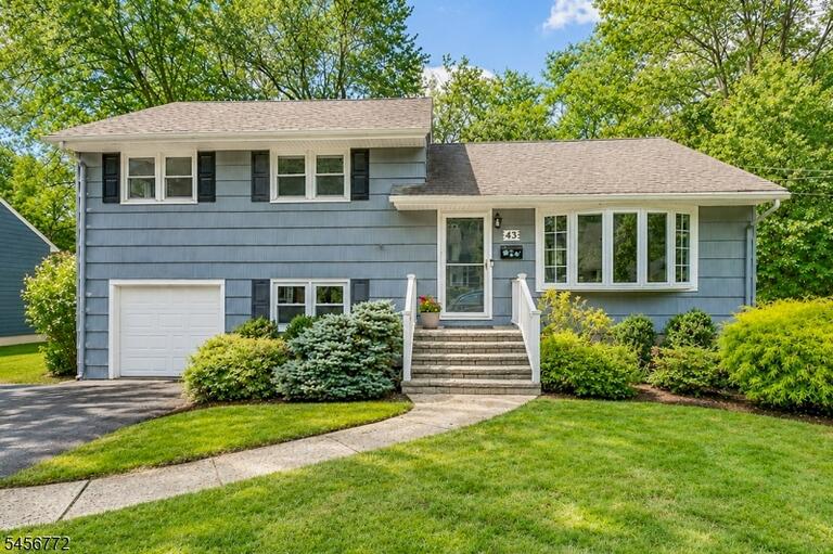 Property listing MLS 4049721 photo 1