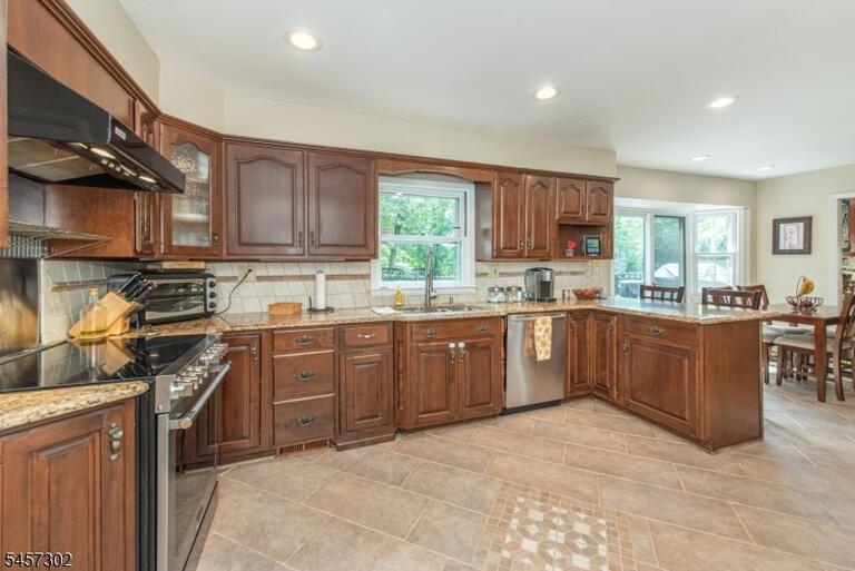 Property listing MLS 4049795 photo 10