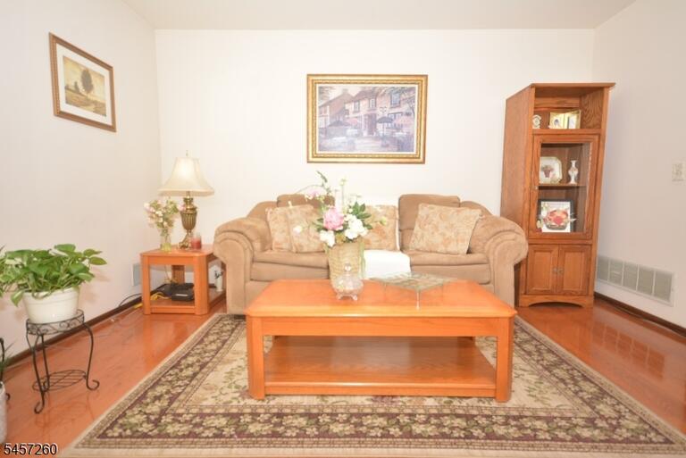 Property listing MLS 4049859 photo 3
