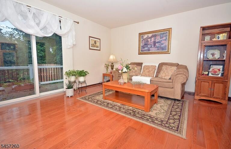 Property listing MLS 4049859 photo 4