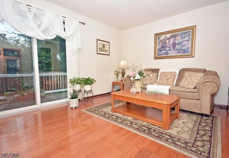 Property listing MLS 4049859 photo 6