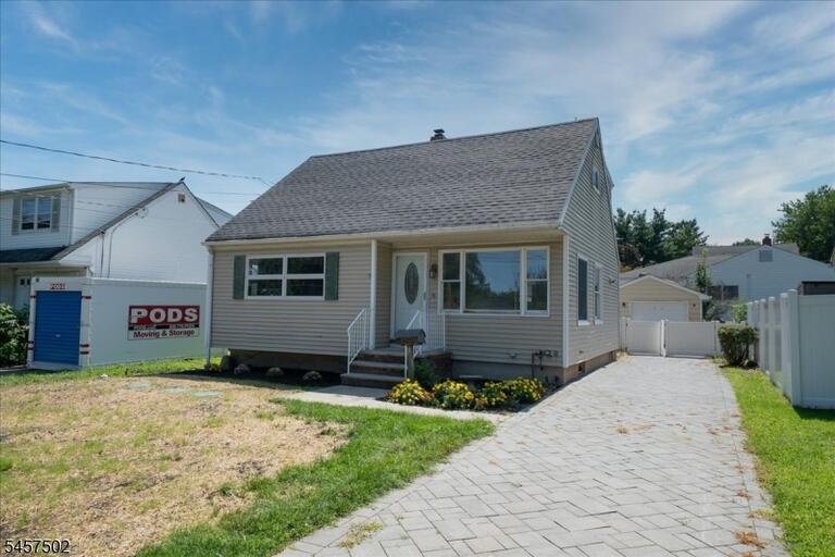 Property listing MLS 4049902 photo 2