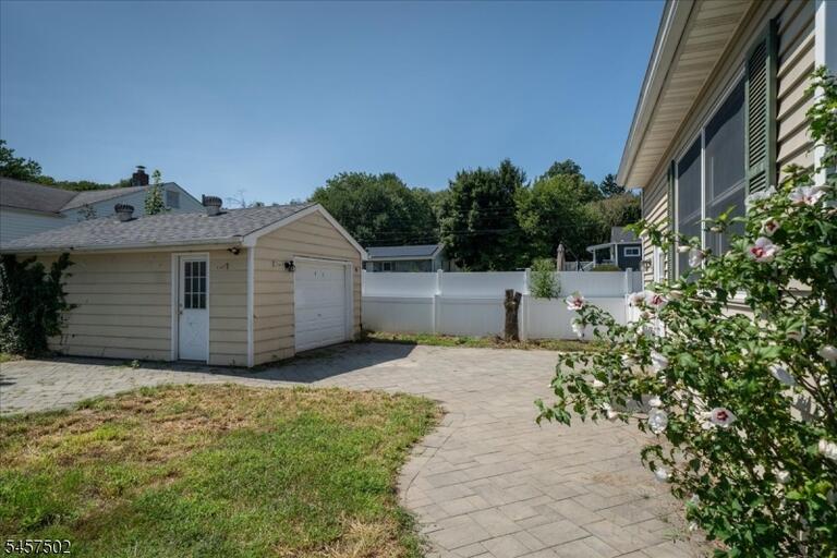 Property listing MLS 4049902 photo 45