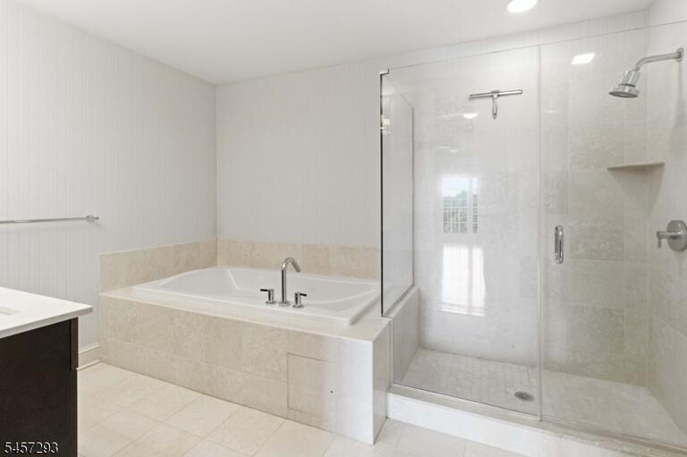 Property listing MLS 4049916 photo 15