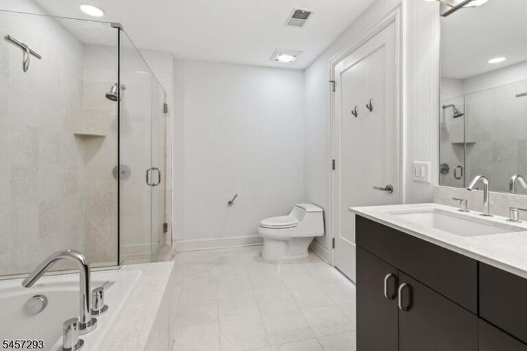 Property listing MLS 4049916 photo 16