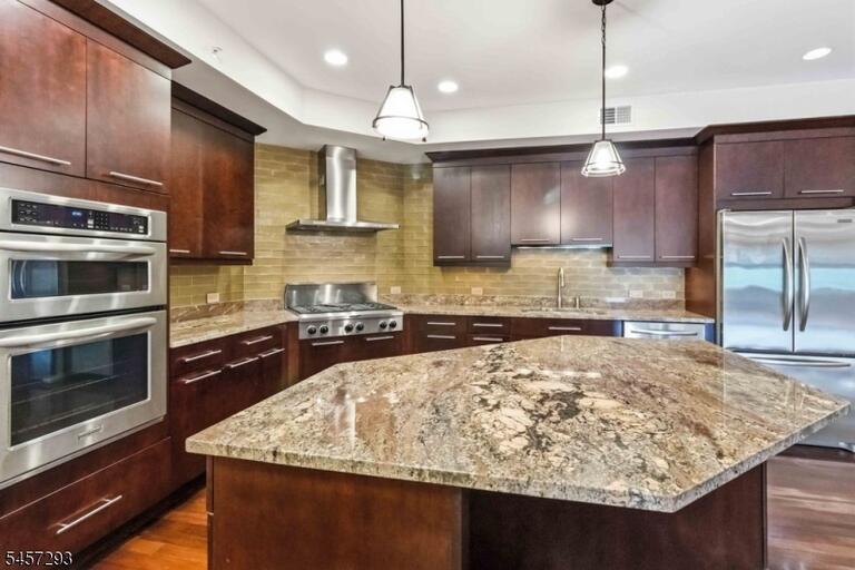 Property listing MLS 4049916 photo 2