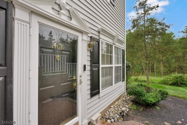 Property listing MLS 4049951 photo 2