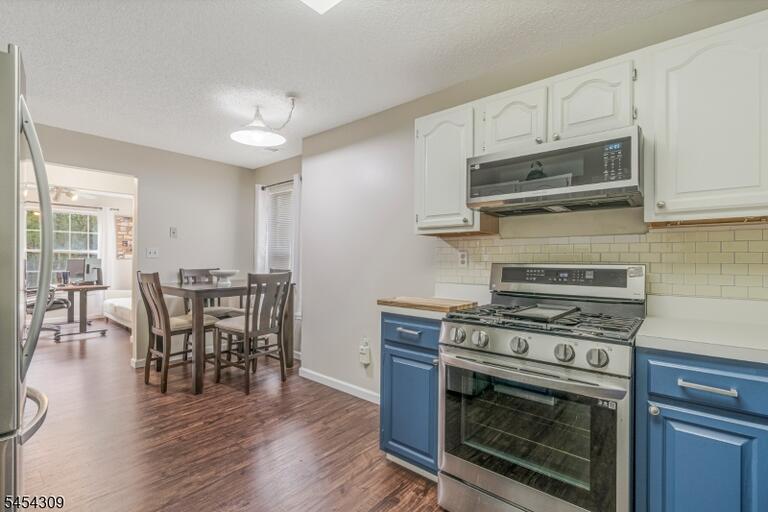 Property listing MLS 4049951 photo 5