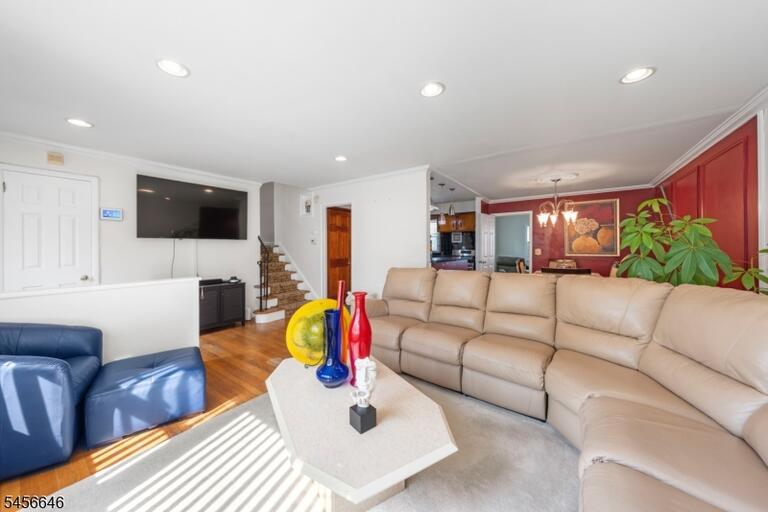 Property listing MLS 4049953 photo 2
