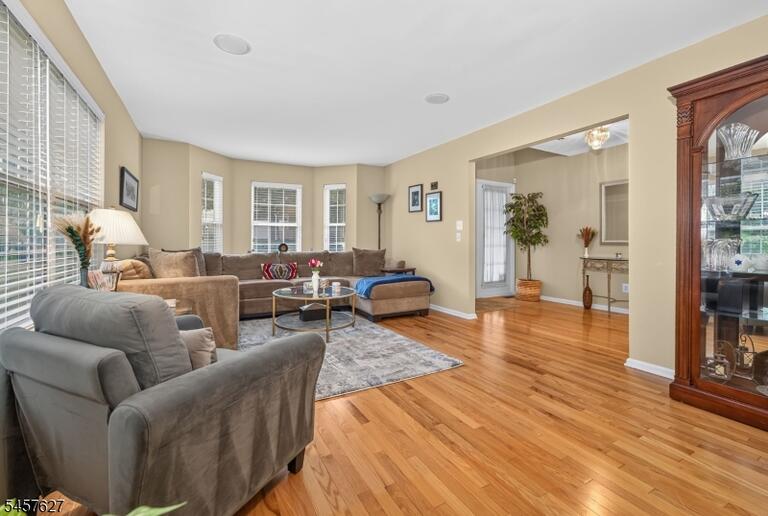 Property listing MLS 4050042 photo 10