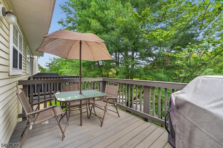 Property listing MLS 4050042 photo 26