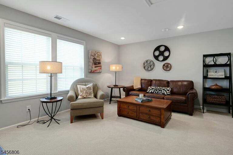 Property listing MLS 4050045 photo 26